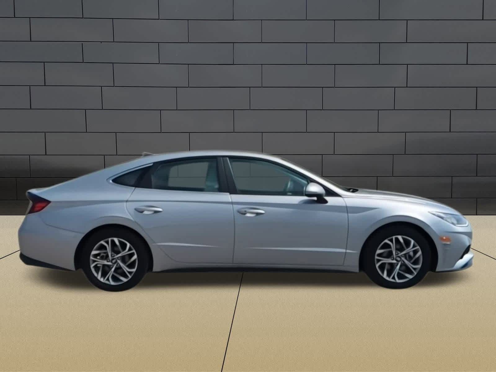 Vehicle image 7 of 34
