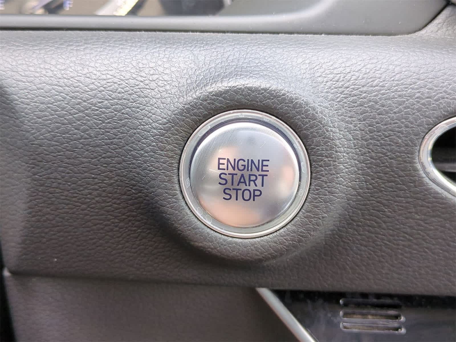 Vehicle image 18 of 34