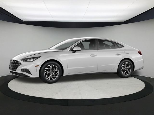 Vehicle image 16 of 21