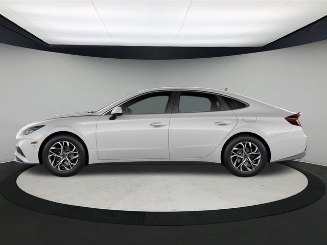 Vehicle image 15 of 21