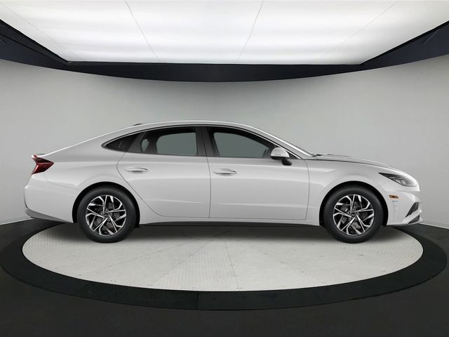 Vehicle image 7 of 21