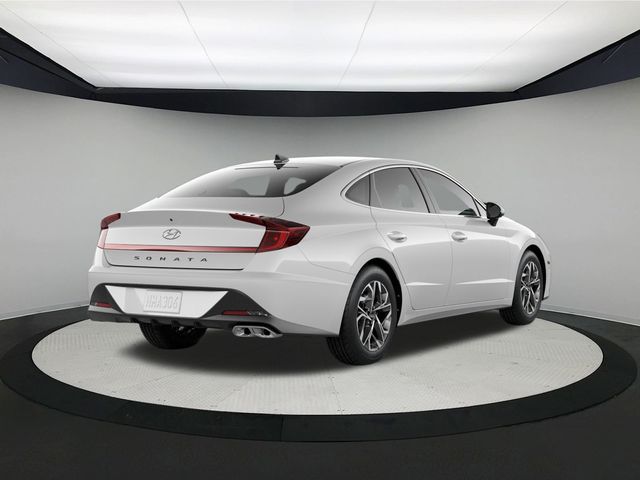 Vehicle image 9 of 21