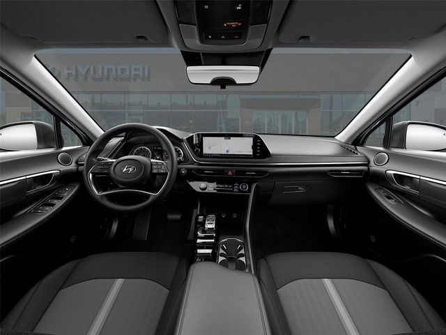 Vehicle image 18 of 21