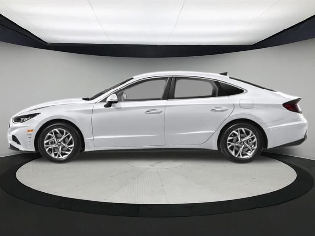 Vehicle image 14 of 21