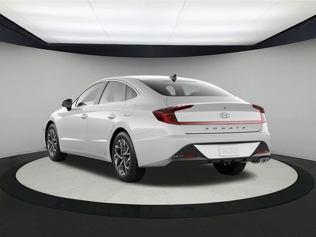 Vehicle image 13 of 21