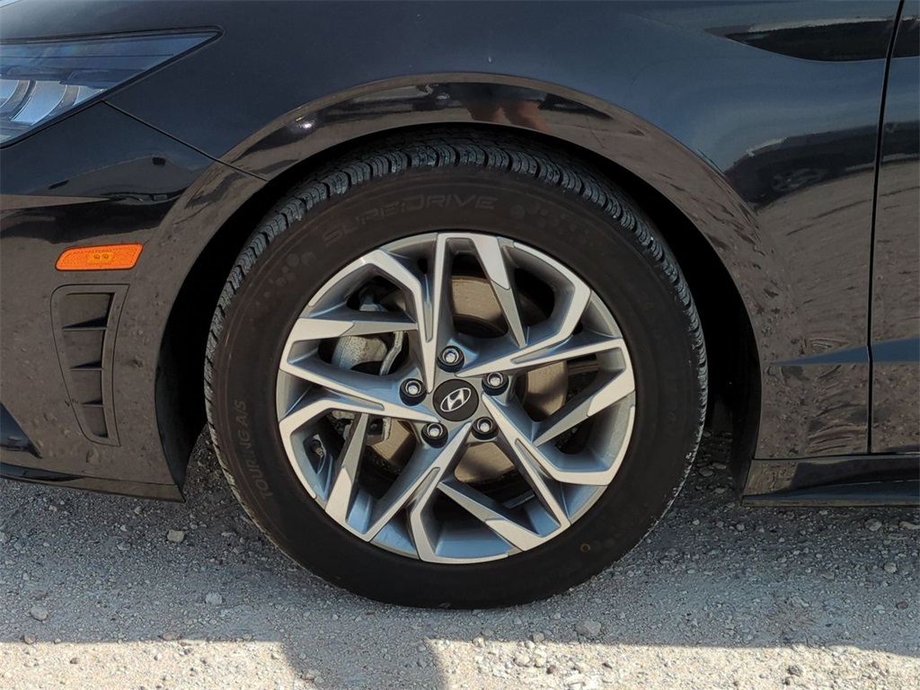 Vehicle image 33 of 34