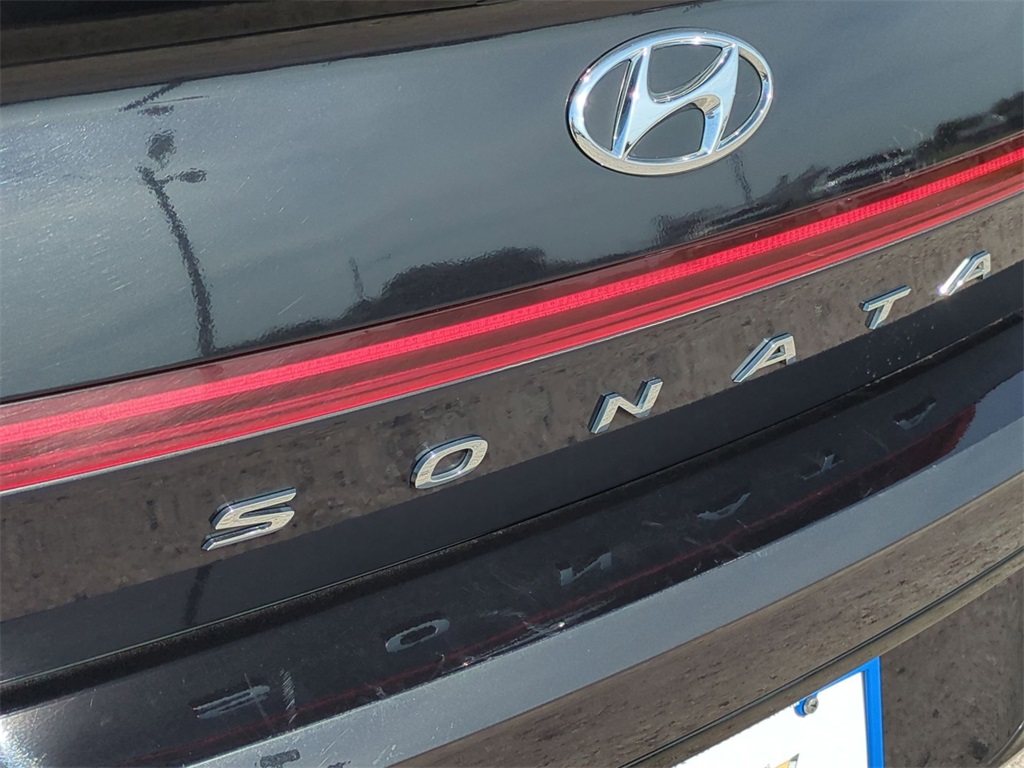 Vehicle image 32 of 34
