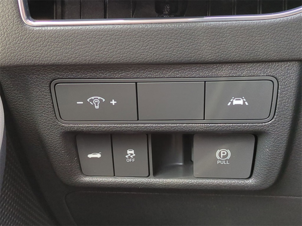 Vehicle image 19 of 34
