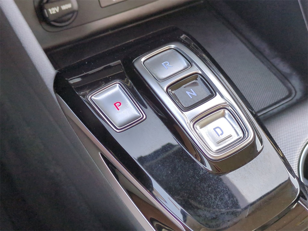 Vehicle image 17 of 34