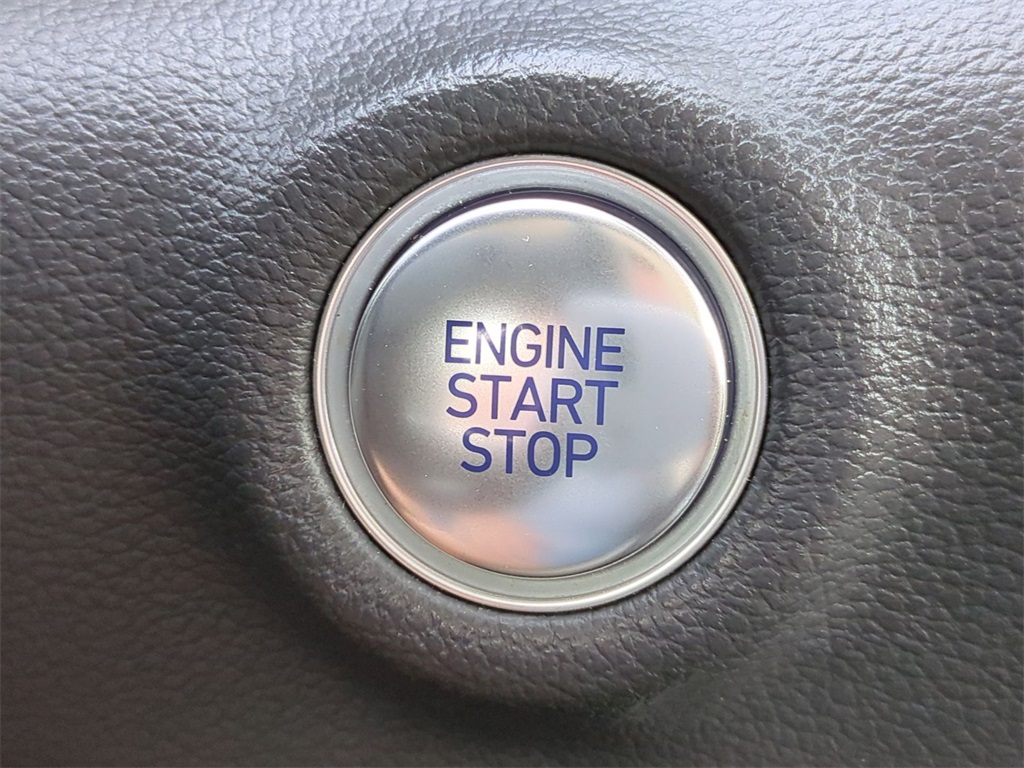 Vehicle image 18 of 34