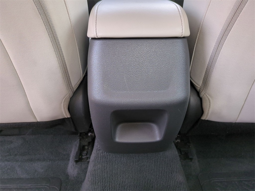 Vehicle image 22 of 34