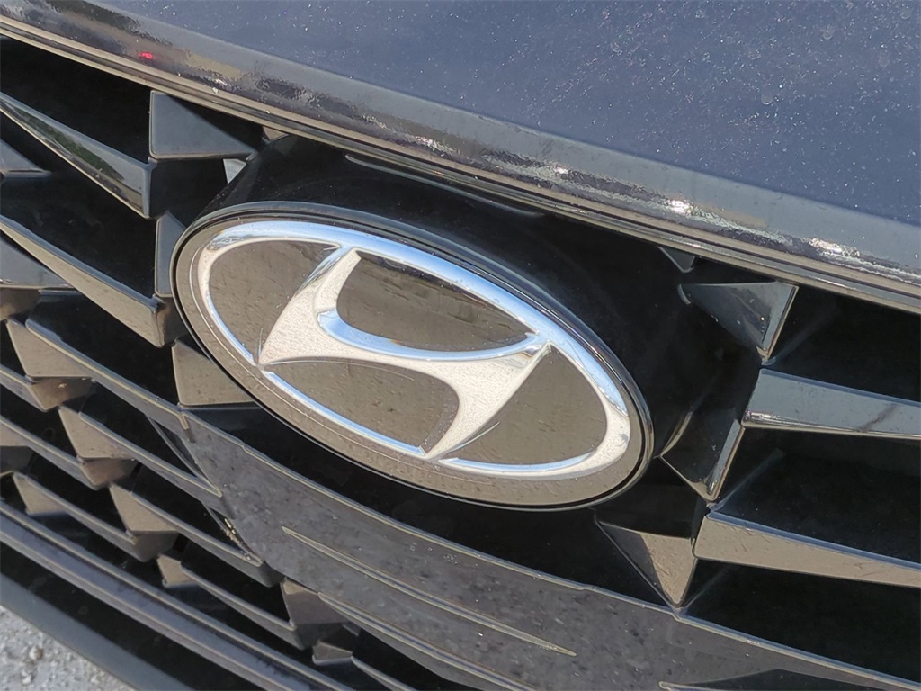 Vehicle image 31 of 34