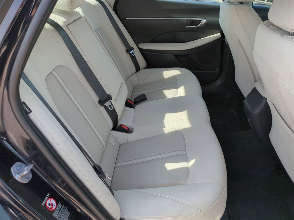 Vehicle image 27 of 34