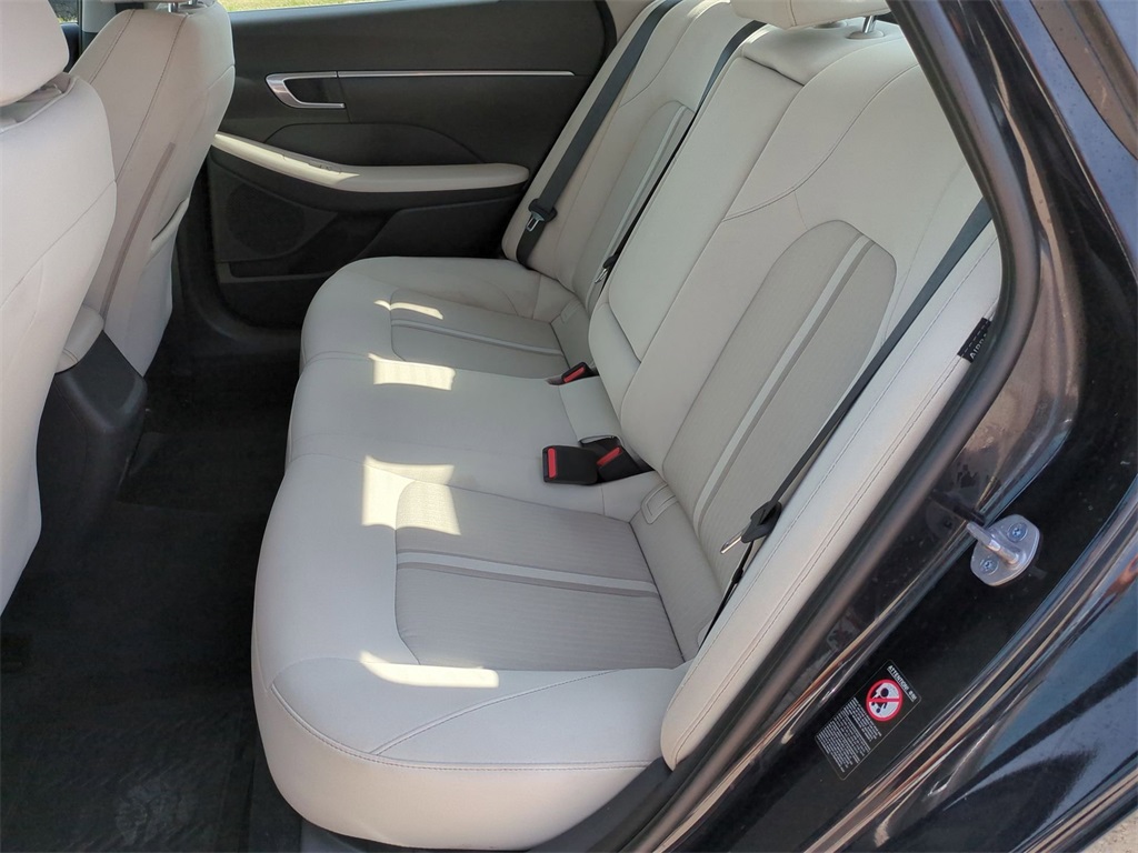 Vehicle image 25 of 34