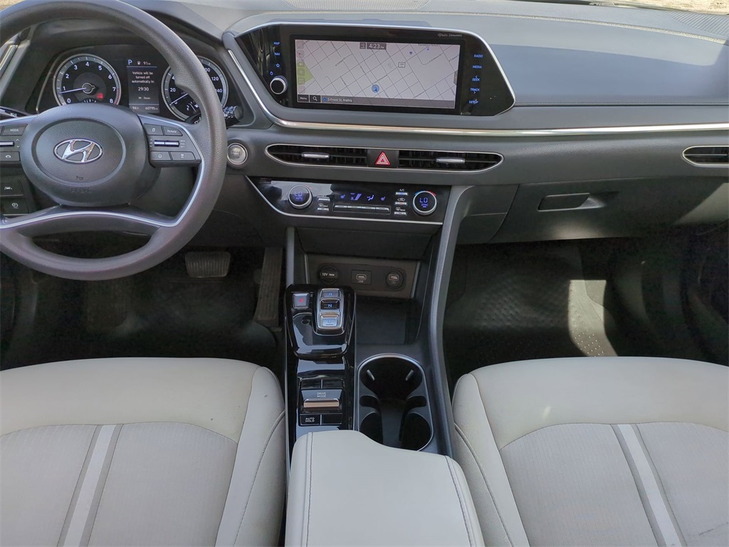 Vehicle image 21 of 34