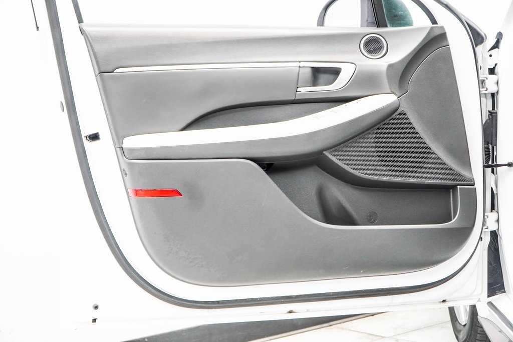 Vehicle image 42 of 45