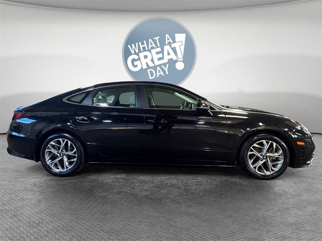 2023 Hyundai Sonata SEL Image 4 of 32