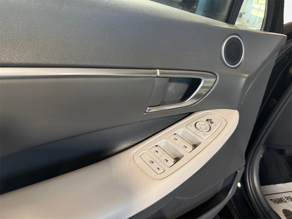 2023 Hyundai Sonata SEL Image 19 of 32