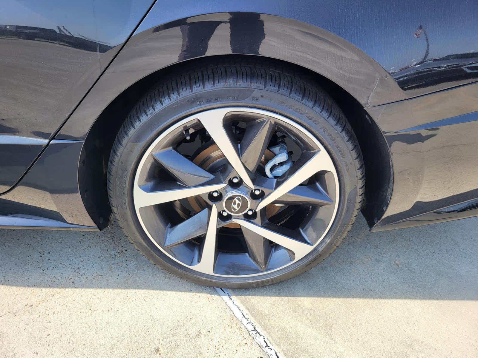 Vehicle image 27 of 29