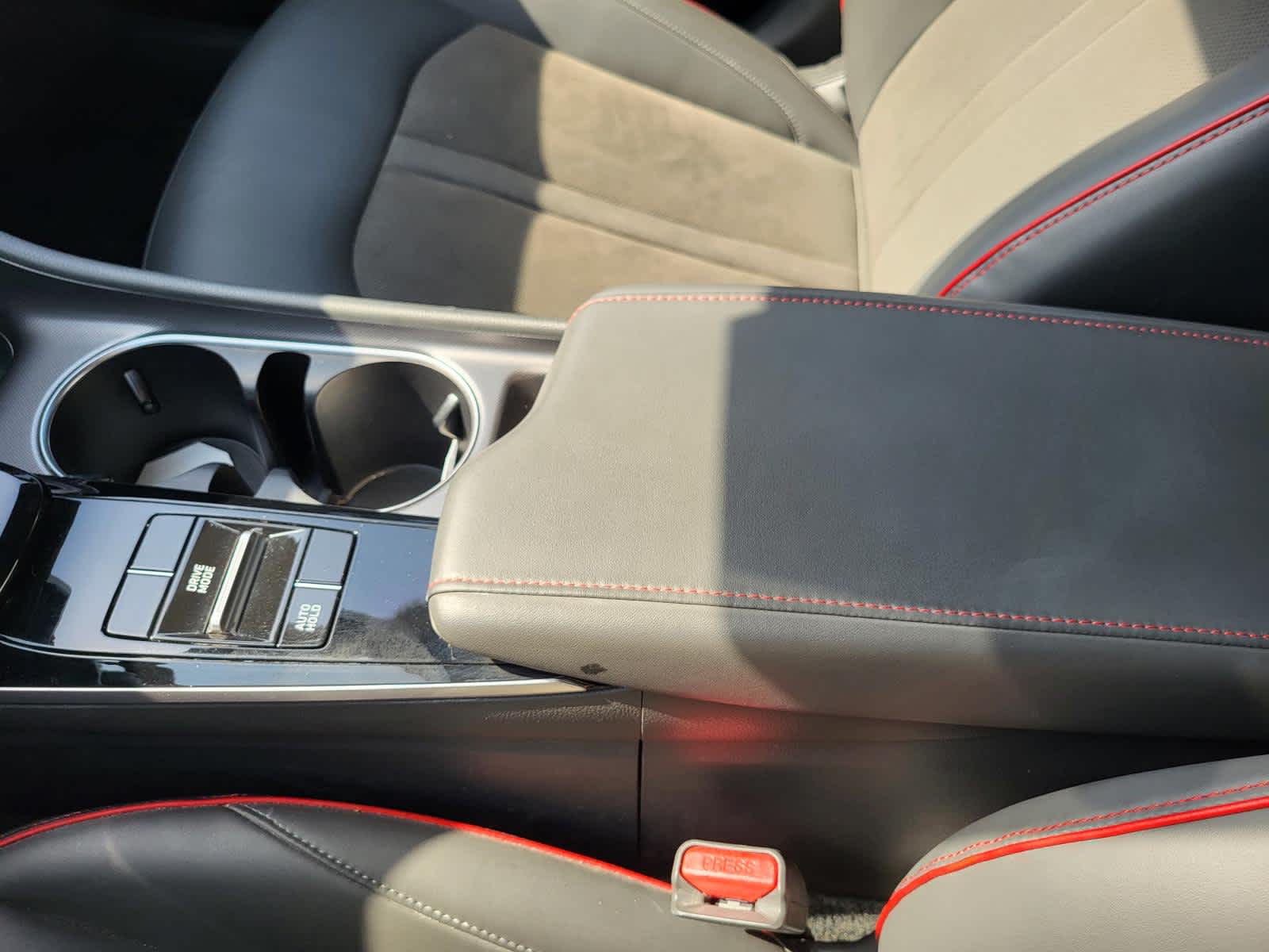 Vehicle image 25 of 29