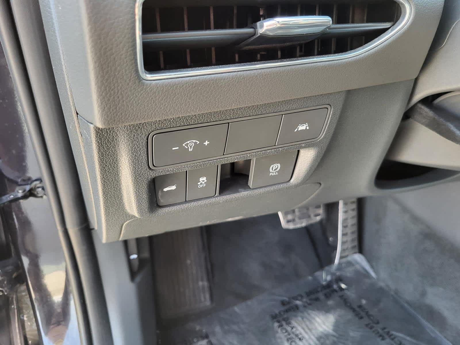 Vehicle image 16 of 29