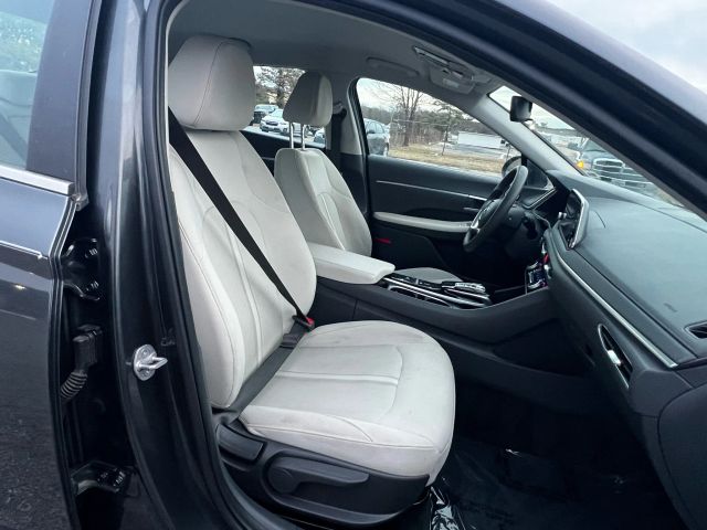 2023 Hyundai Sonata SEL Image 11 of 25