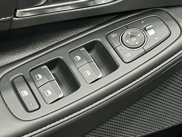 Vehicle image 16 of 33