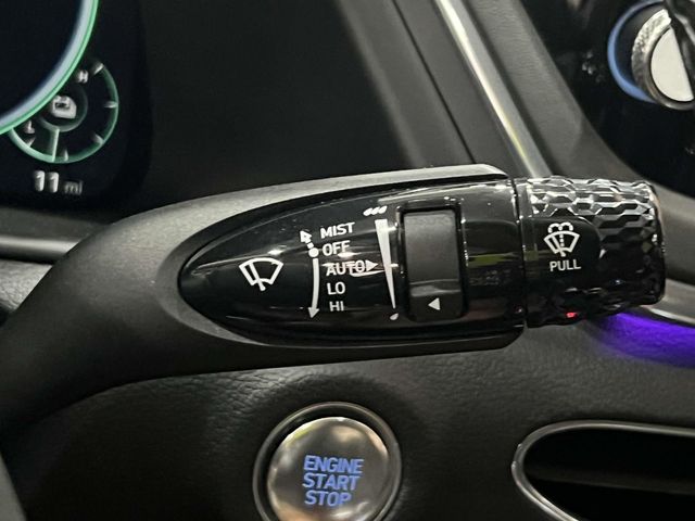 Vehicle image 30 of 33