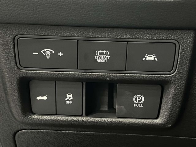 Vehicle image 18 of 33