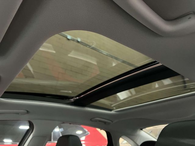 Vehicle image 19 of 33