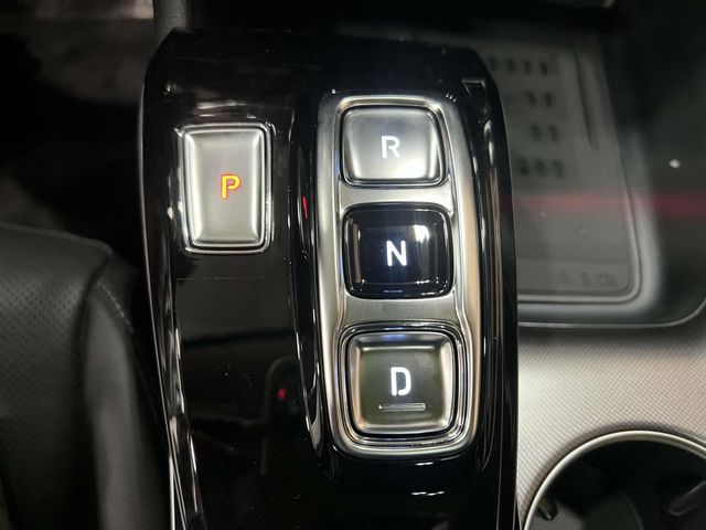 Vehicle image 25 of 33