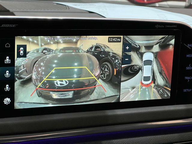 Vehicle image 21 of 33