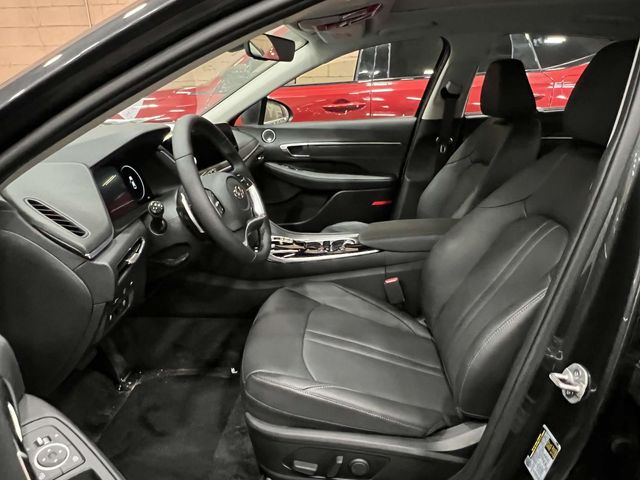 Vehicle image 10 of 33
