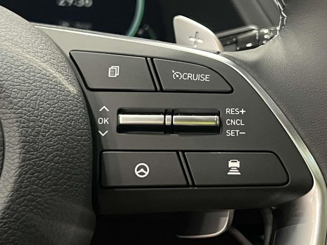 Vehicle image 27 of 33