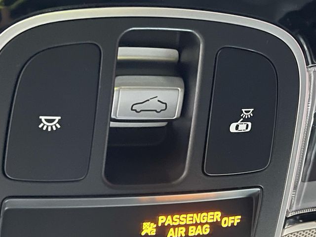 Vehicle image 31 of 33
