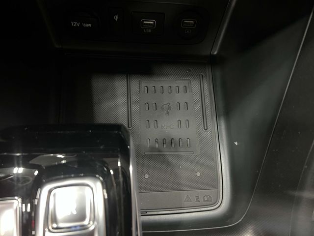 Vehicle image 24 of 33