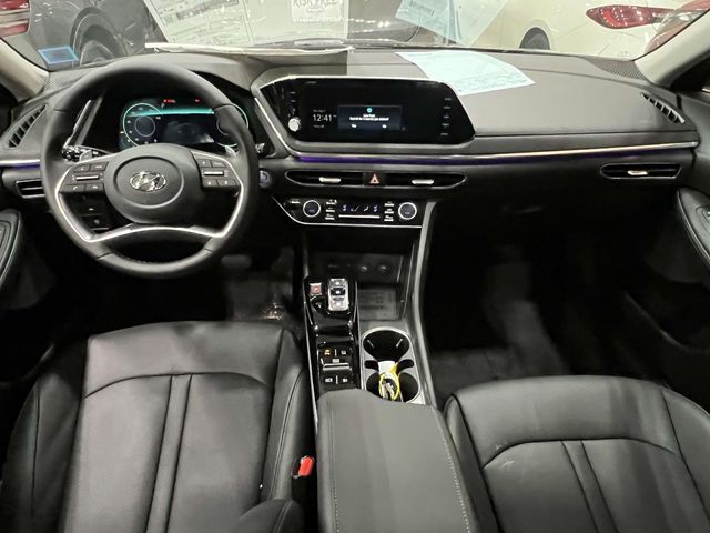 Vehicle image 13 of 33