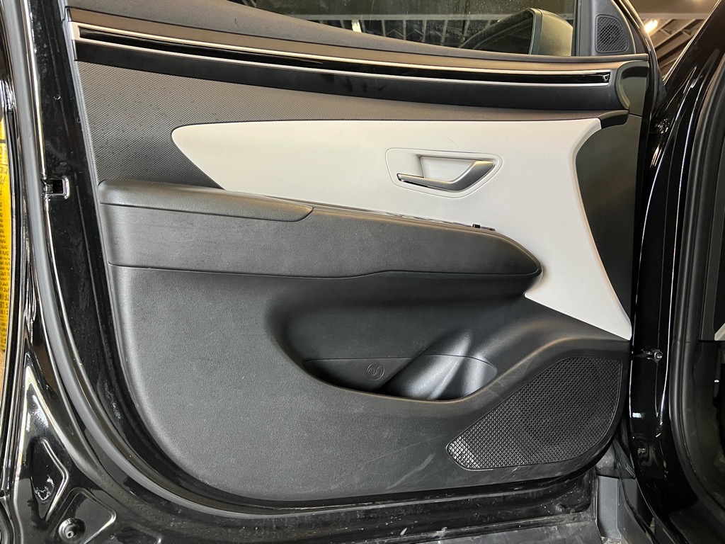 Vehicle image 6 of 22