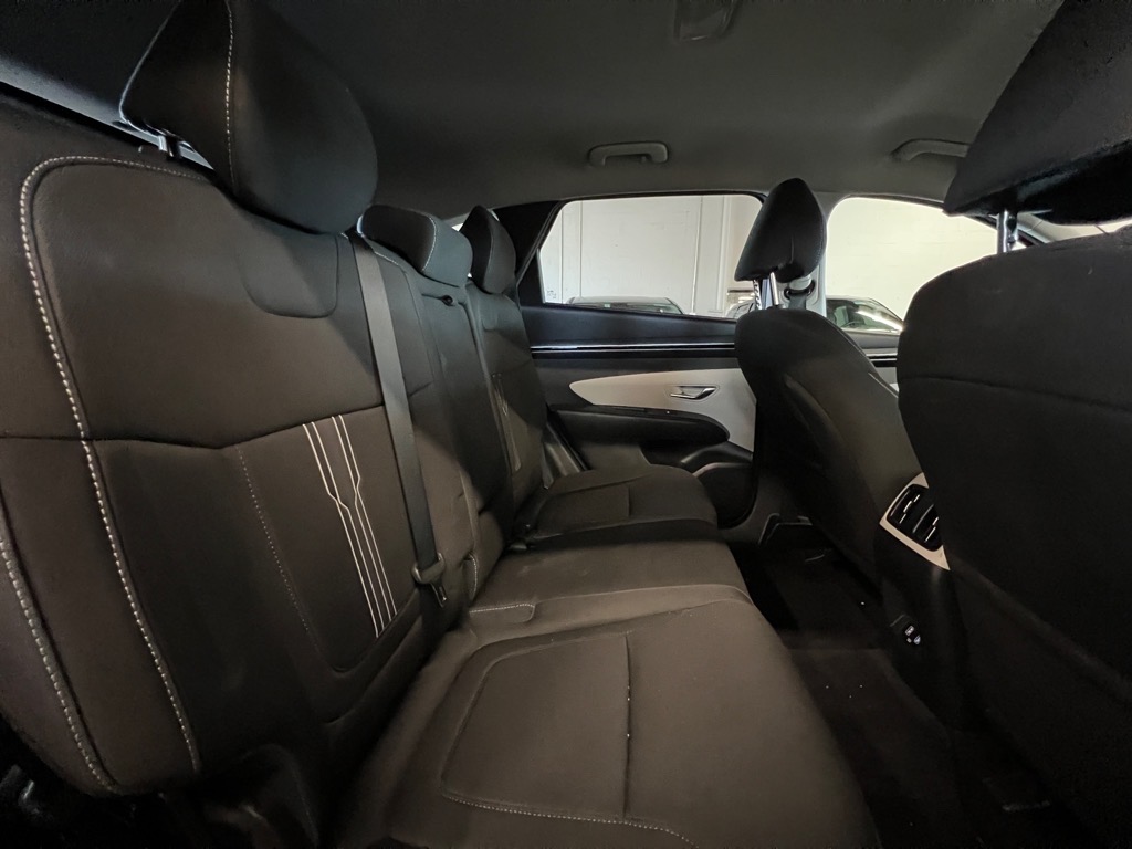 Vehicle image 18 of 22