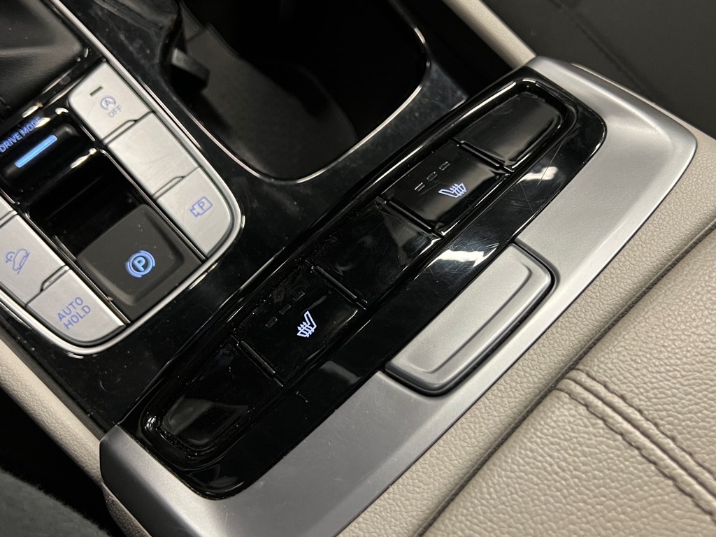 Vehicle image 15 of 22