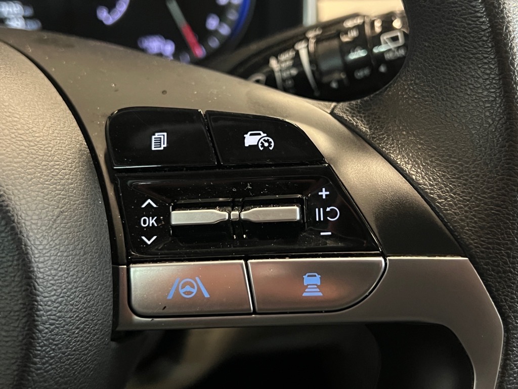 Vehicle image 11 of 22
