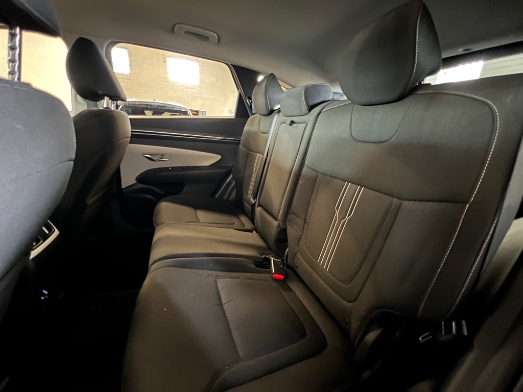Vehicle image 17 of 22