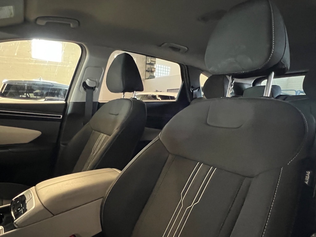 Vehicle image 16 of 22