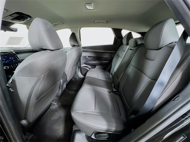 Vehicle image 21 of 33