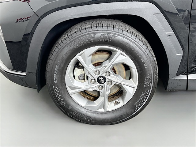 Vehicle image 24 of 33