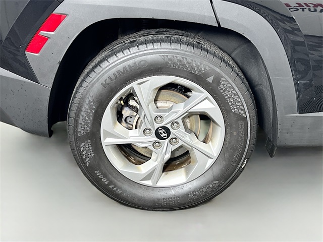 Vehicle image 31 of 33