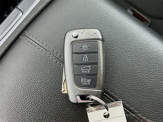 Vehicle image 27 of 33