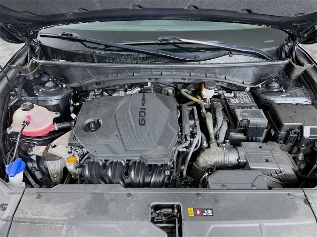 Vehicle image 25 of 33