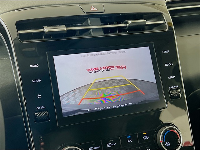 Vehicle image 17 of 33