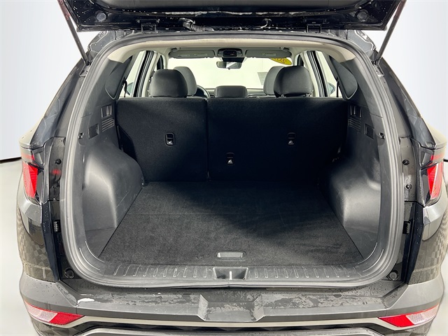 Vehicle image 23 of 33